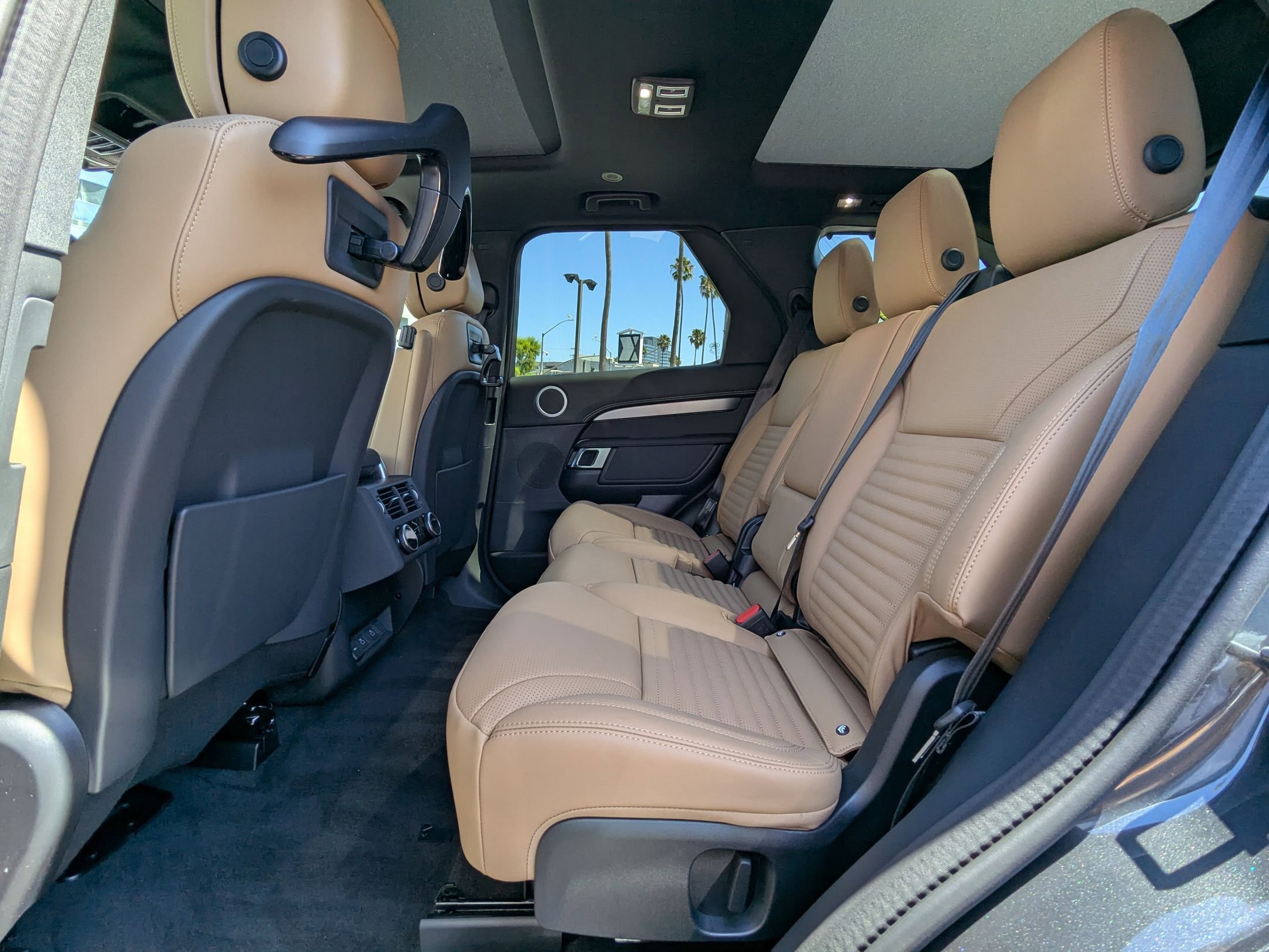 2025 Land Rover Discovery SE photo 16