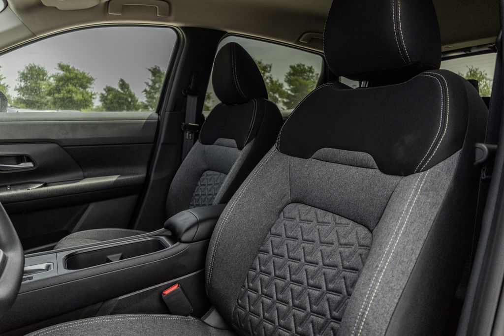 2025 Nissan Kicks SV photo 7