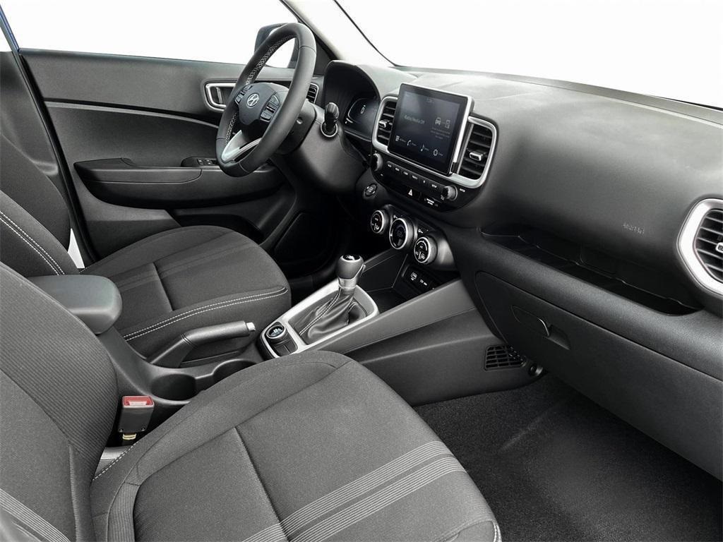 2025 Hyundai Venue SEL photo 8