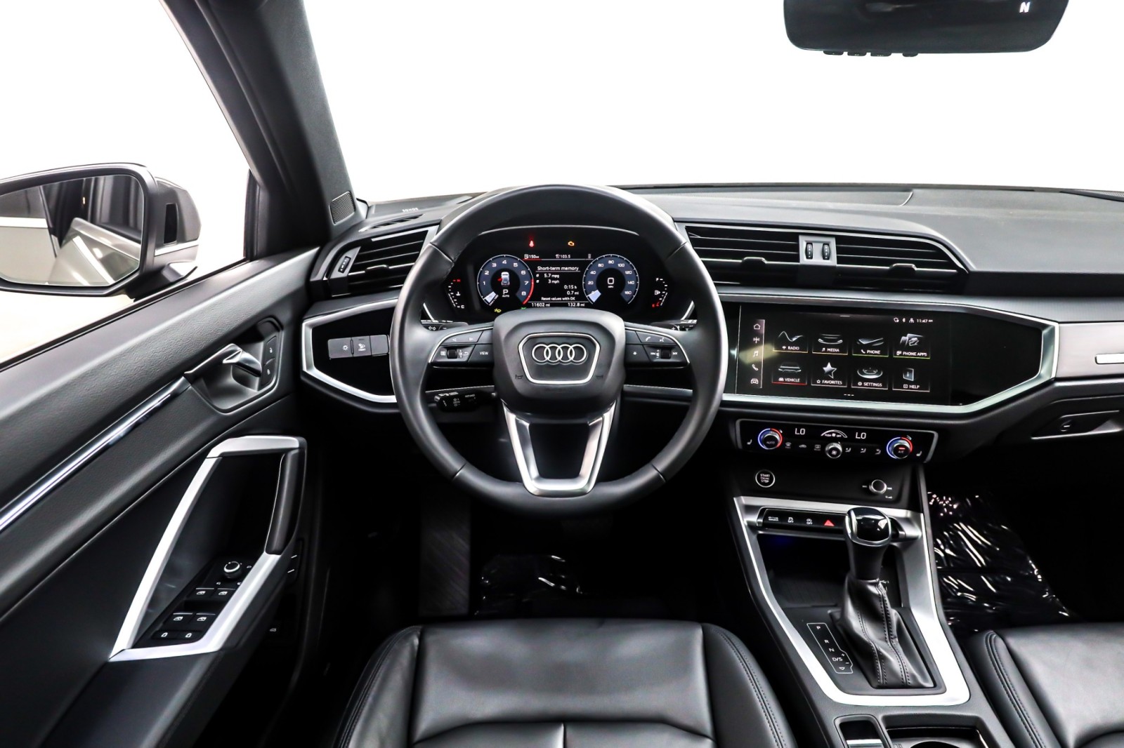 2025 Audi Q3 S line Premium Plus 45 TFSI photo 4