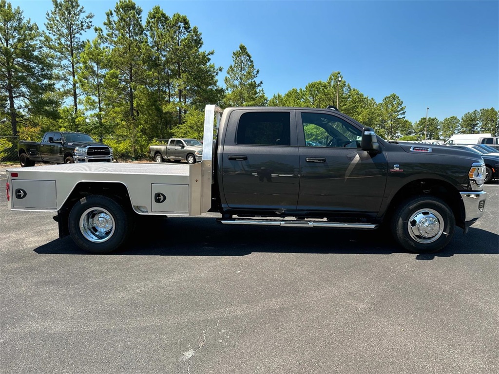 2024 Ram 3500 Tradesman photo 2