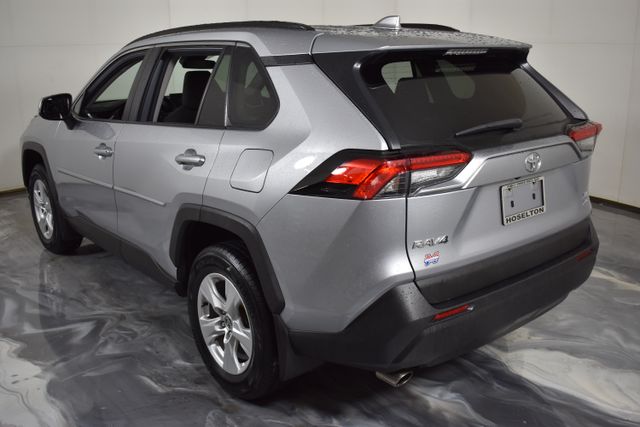 2021 Toyota RAV4 XLE photo 2