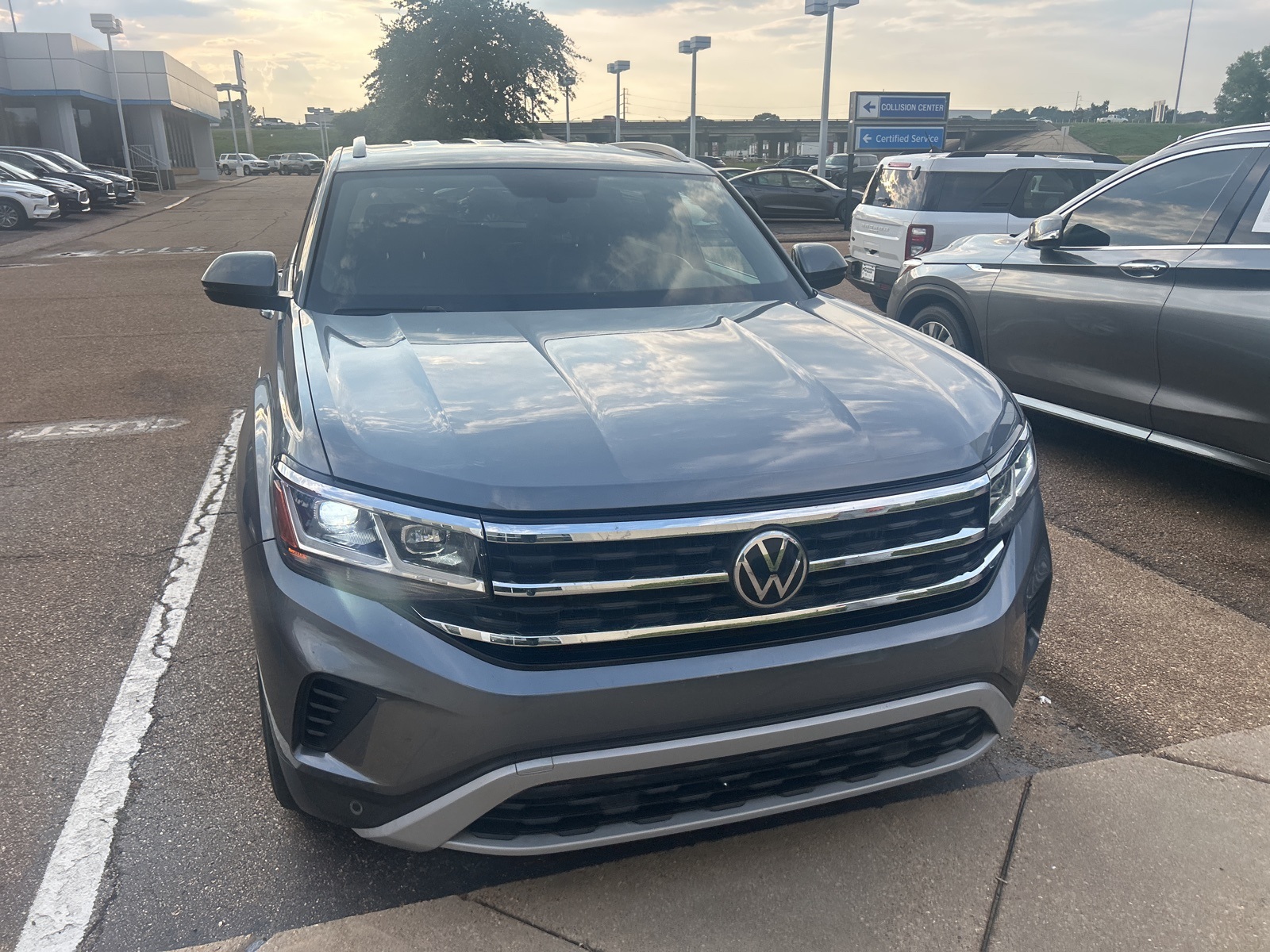 2020 Volkswagen Atlas Cross Sport V6 SE Technology photo 4