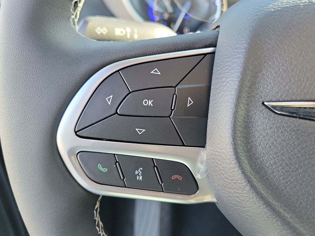 2025 Chrysler Voyager LX photo 4