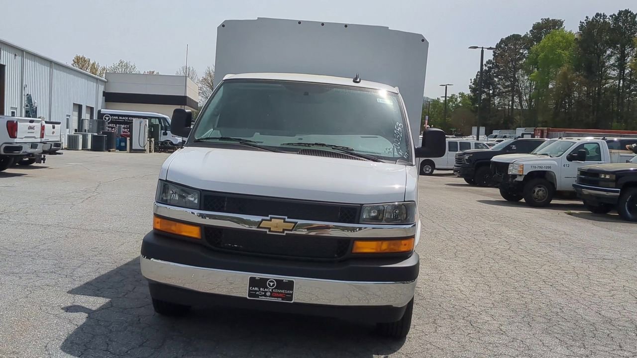 2025 Chevrolet Express Cutaway 3500 photo 3
