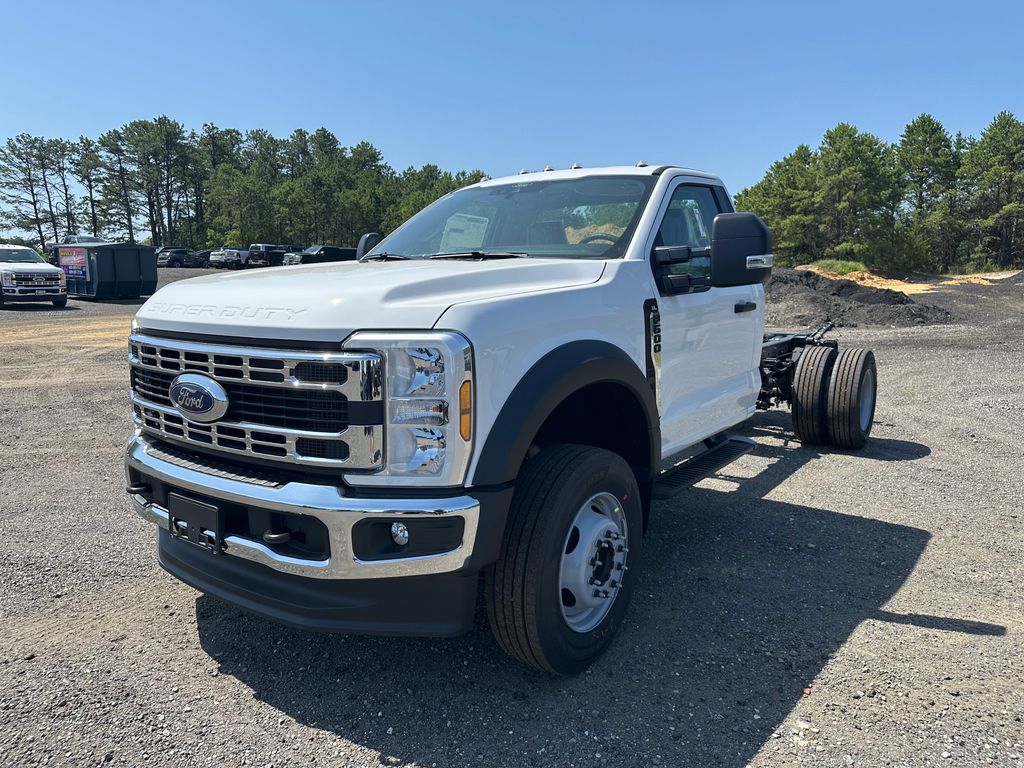 2025 Ford F-600 photo 3