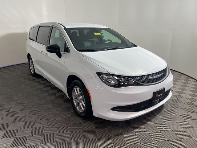 2026 Chrysler Voyager LX's photo