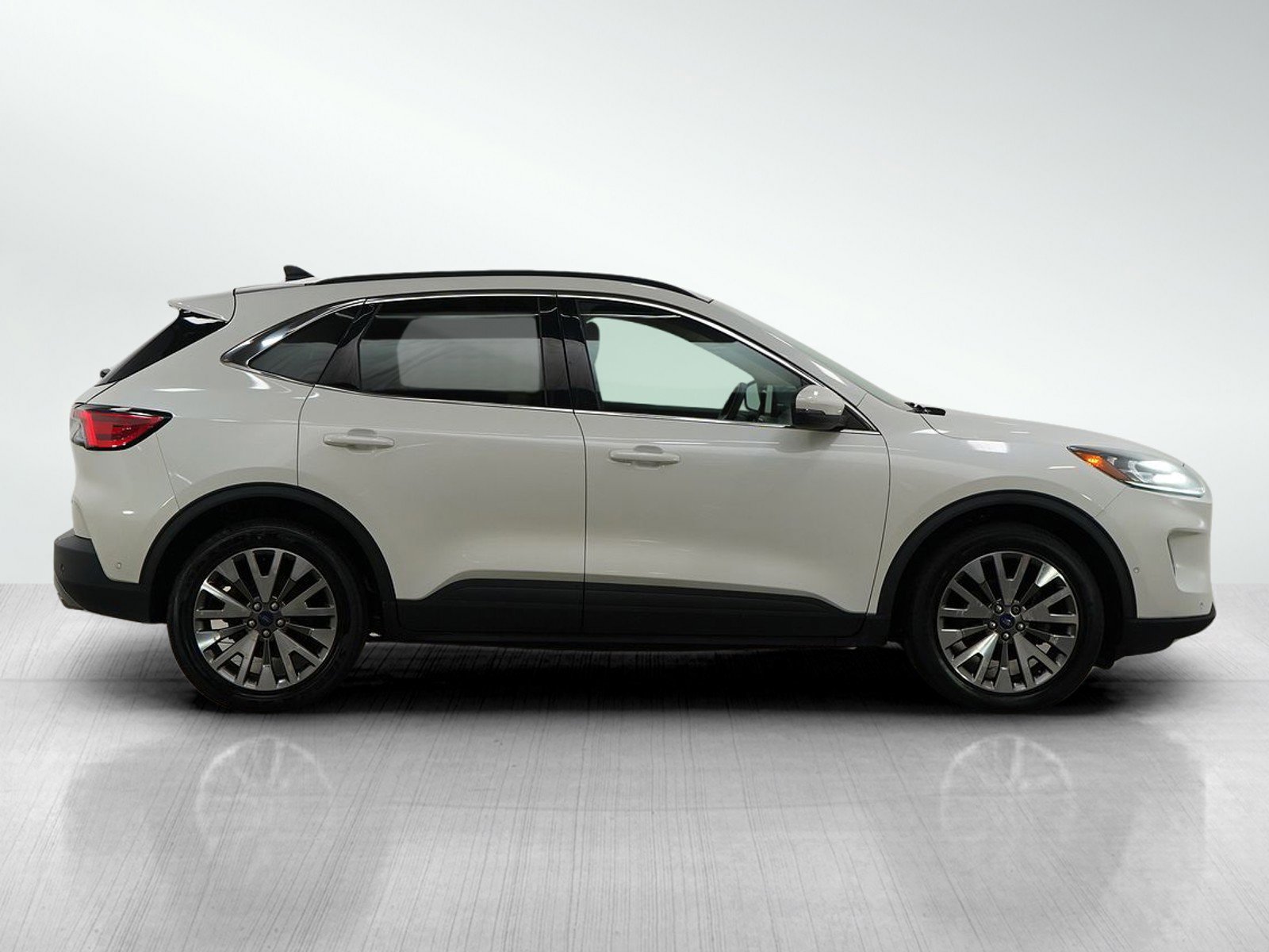 2020 Ford Escape Titanium Hybrid photo 6