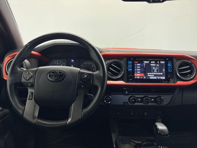 2017 Toyota Tacoma SR5 TRD Sport photo 3