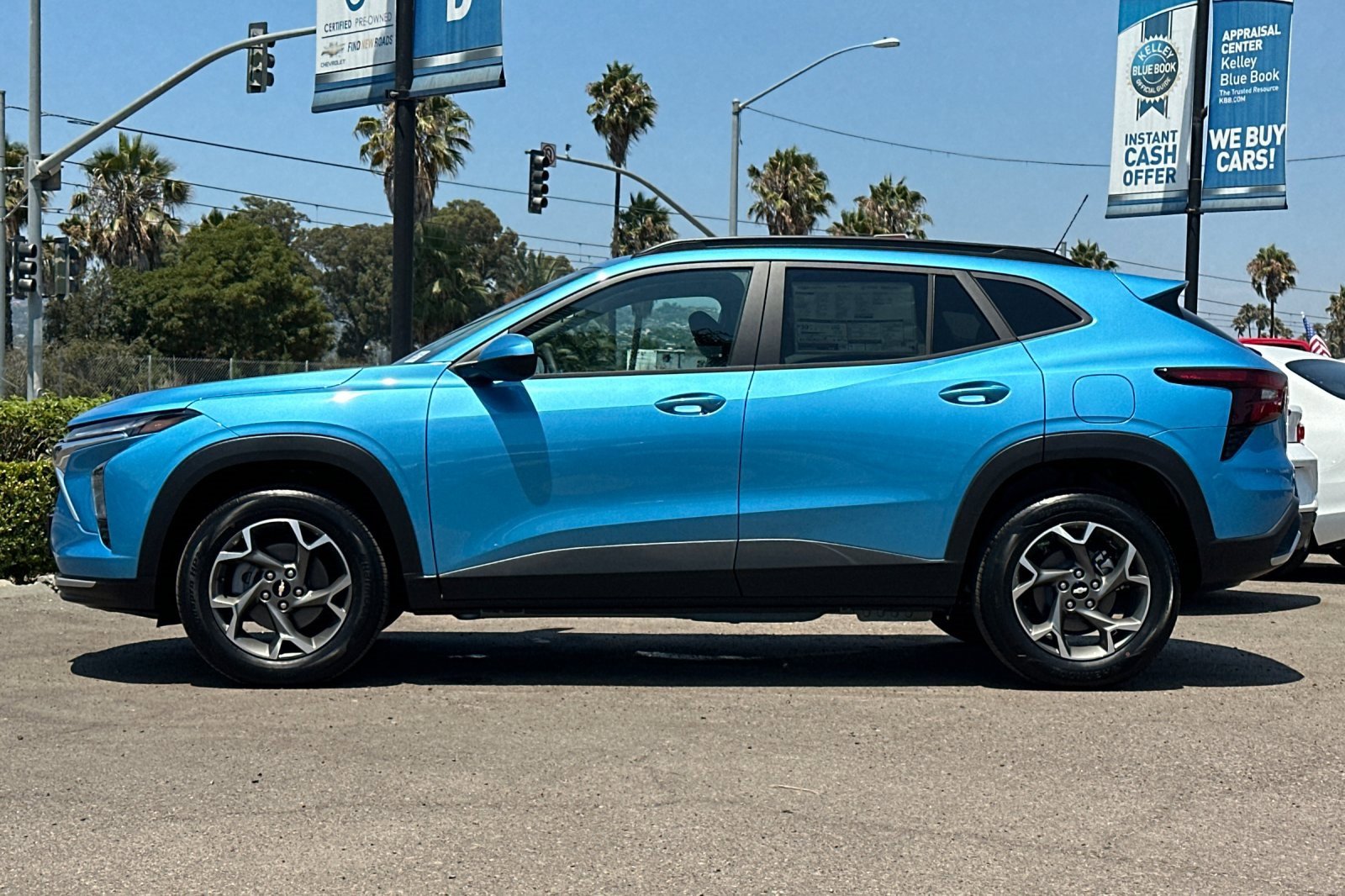 2025 Chevrolet Trax LT photo 7