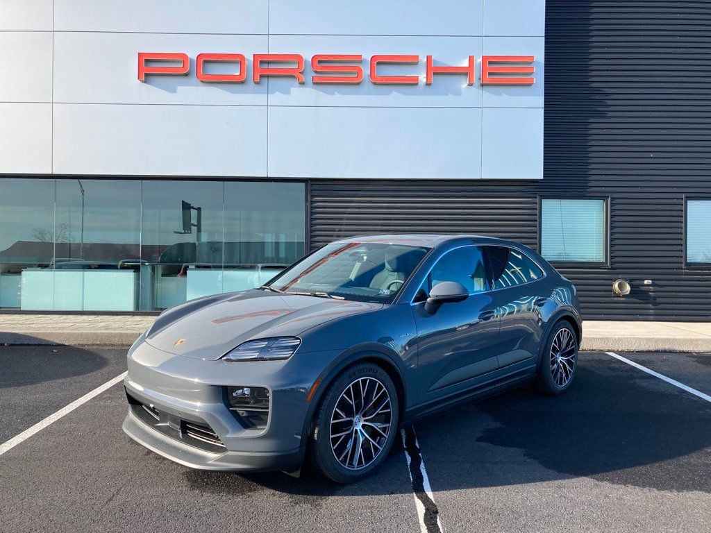 2025 Porsche Macan S's photo