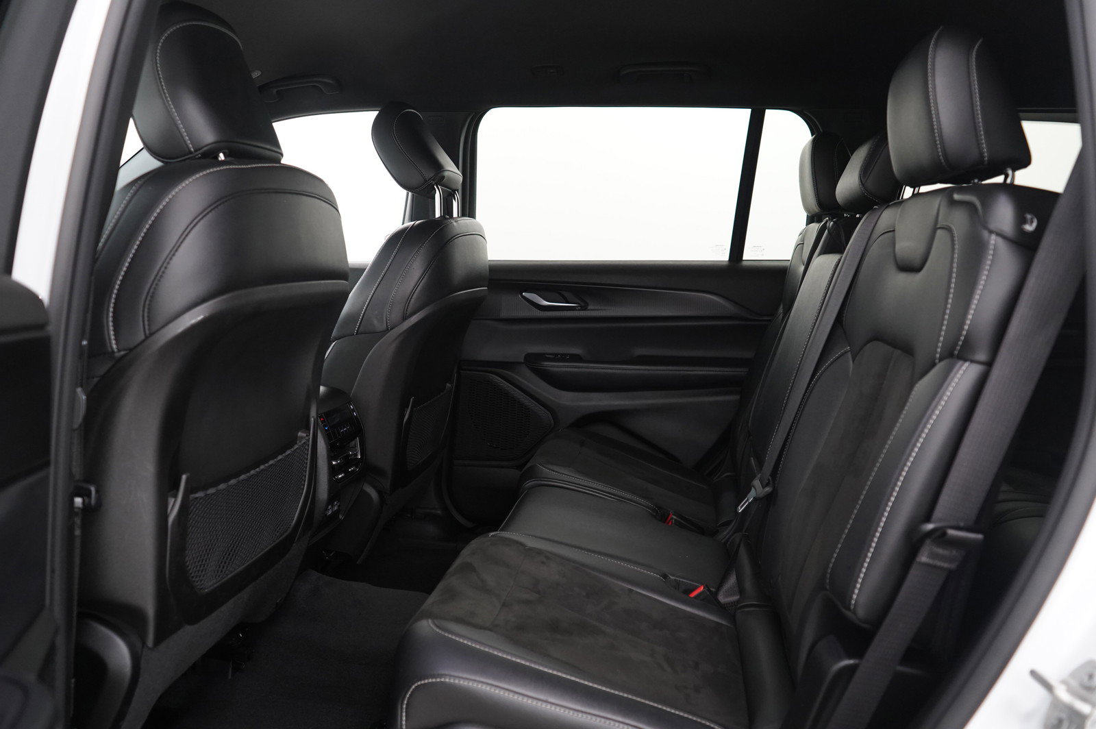 2023 Jeep Grand Cherokee Altitude photo 18