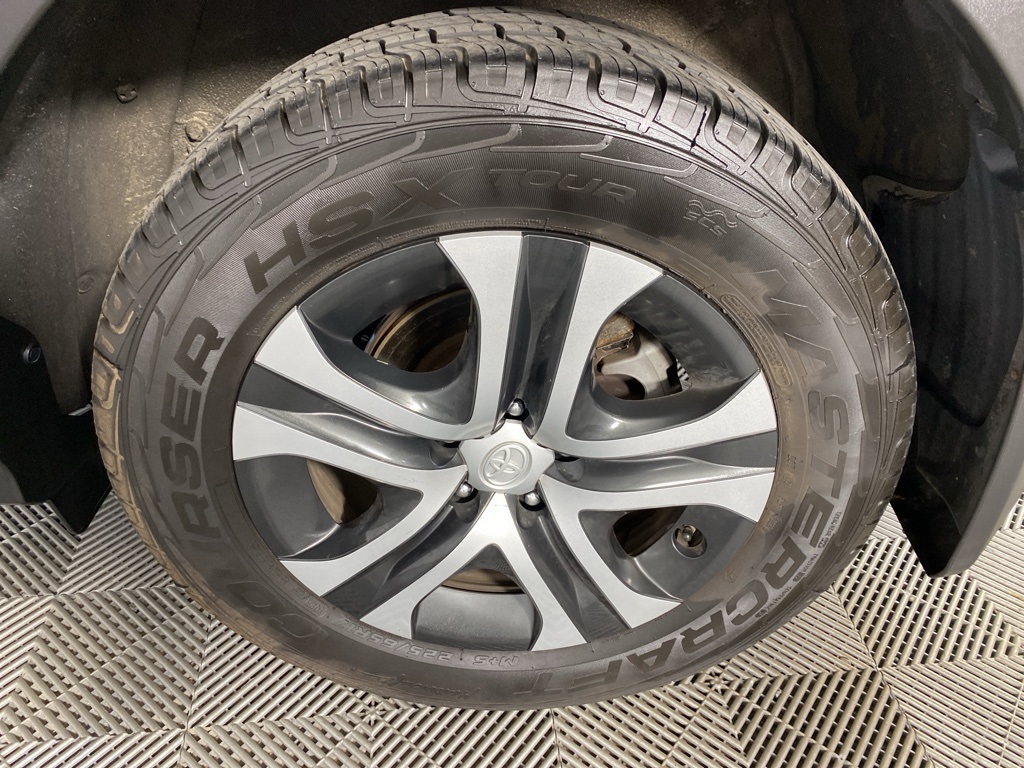 2018 Toyota RAV4 LE photo 29