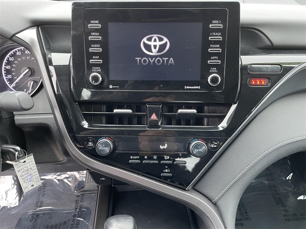 2022 Toyota Camry SE photo 22