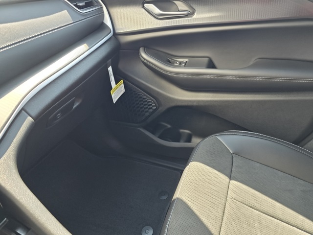 2025 Jeep Grand Cherokee Altitude photo 15