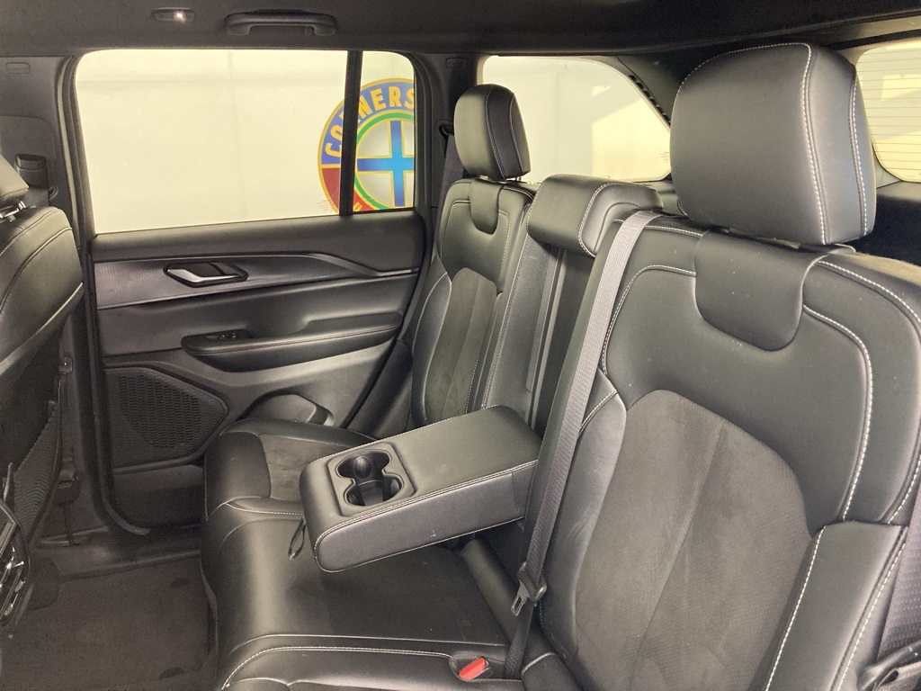 2023 Jeep Grand Cherokee Altitude photo 4