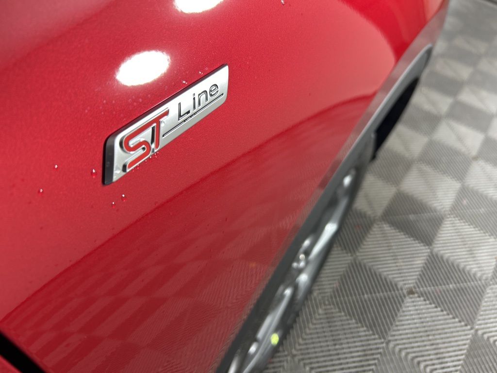 2026 Ford Escape ST-Line photo 4