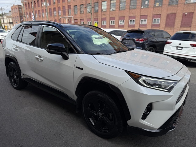 2019 Toyota RAV4 Hybrid XSE photo 2