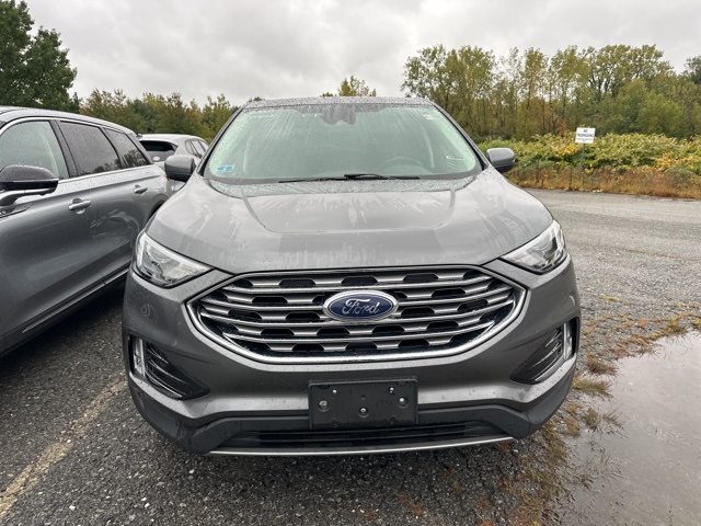 2022 Ford Edge SEL photo 2