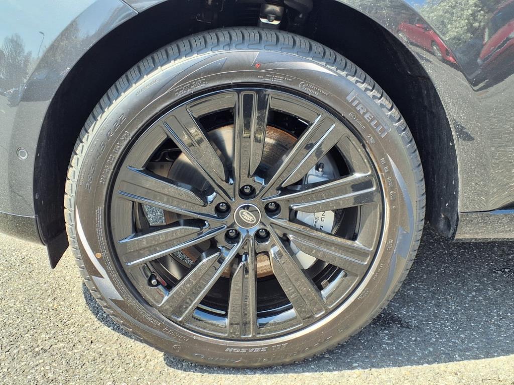 2025 Land Rover Range Rover SE photo 9