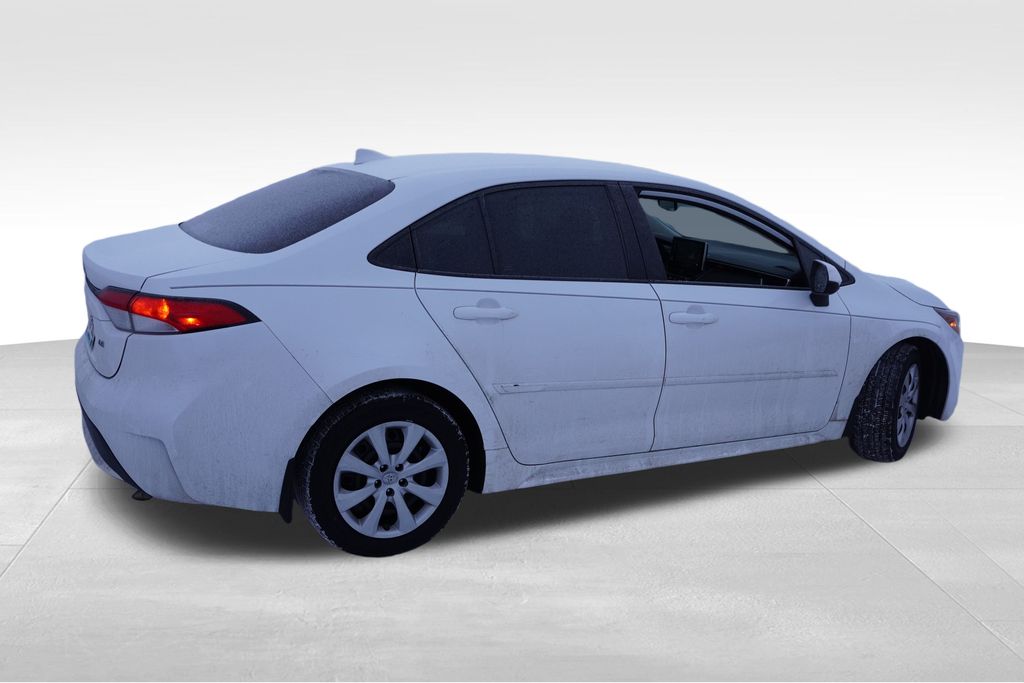 2021 Toyota Corolla LE photo 3