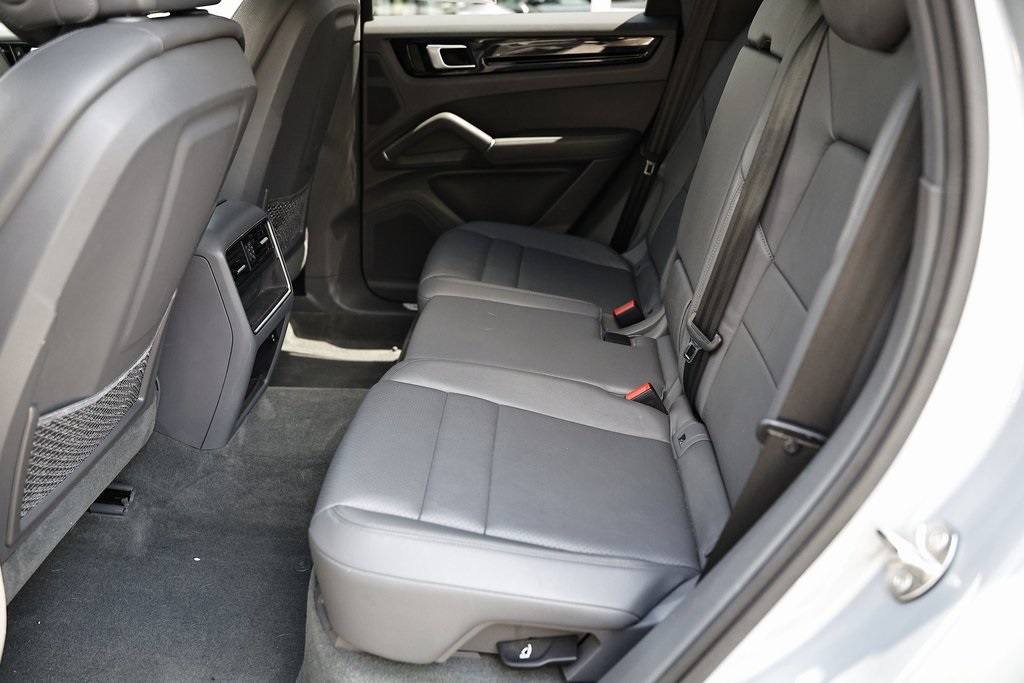 2022 Porsche Cayenne Base photo 27