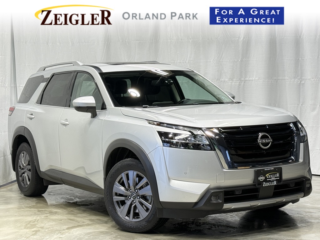 2022 Nissan Pathfinder SL's photo