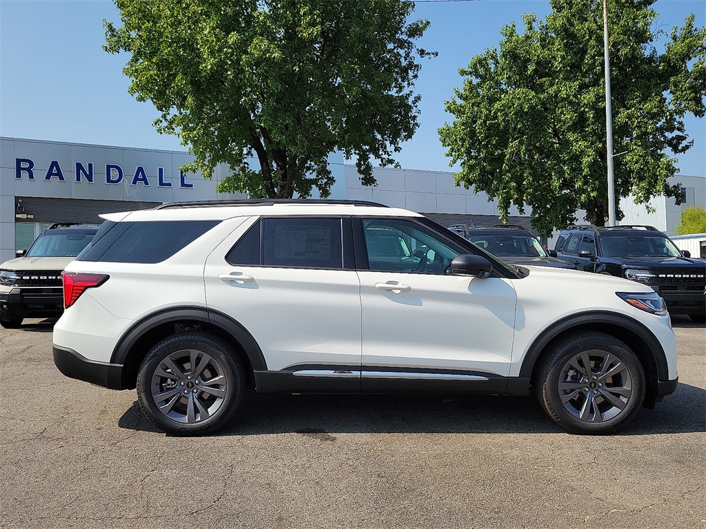 2025 Ford Explorer photo 6