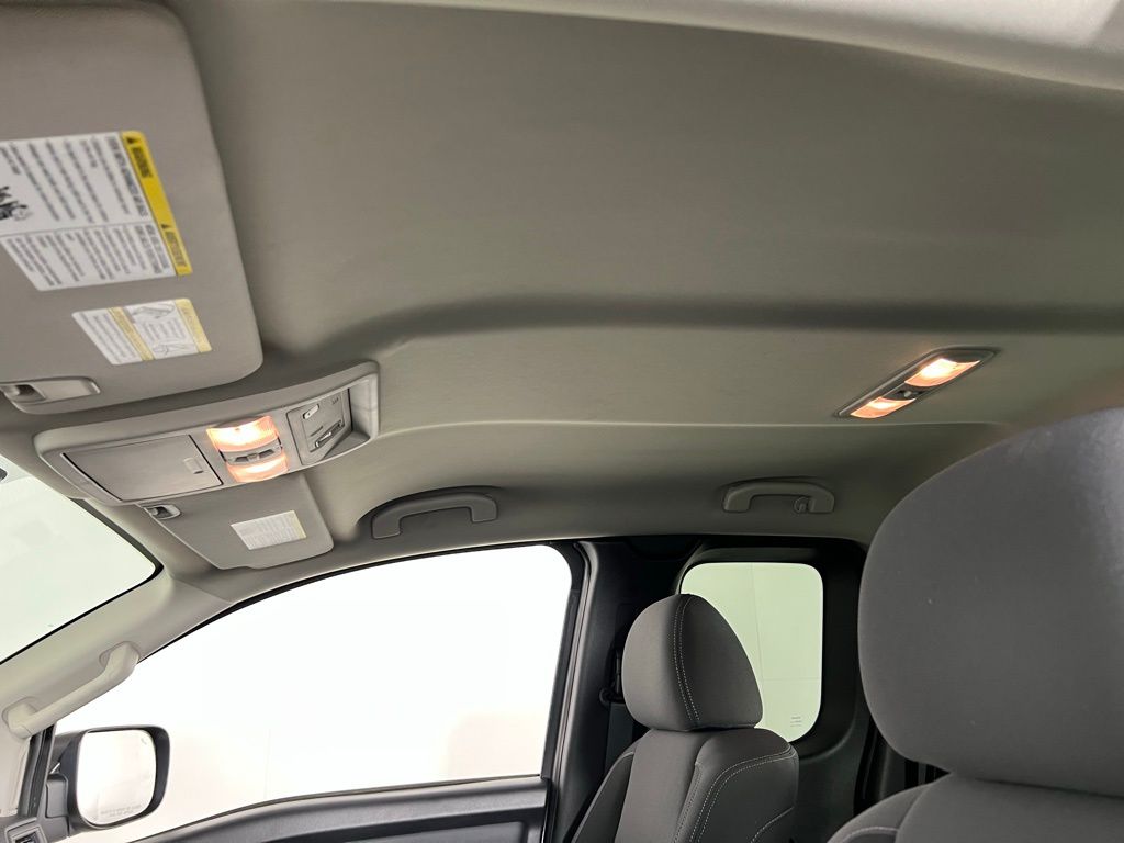 2024 Nissan Titan SV photo 20