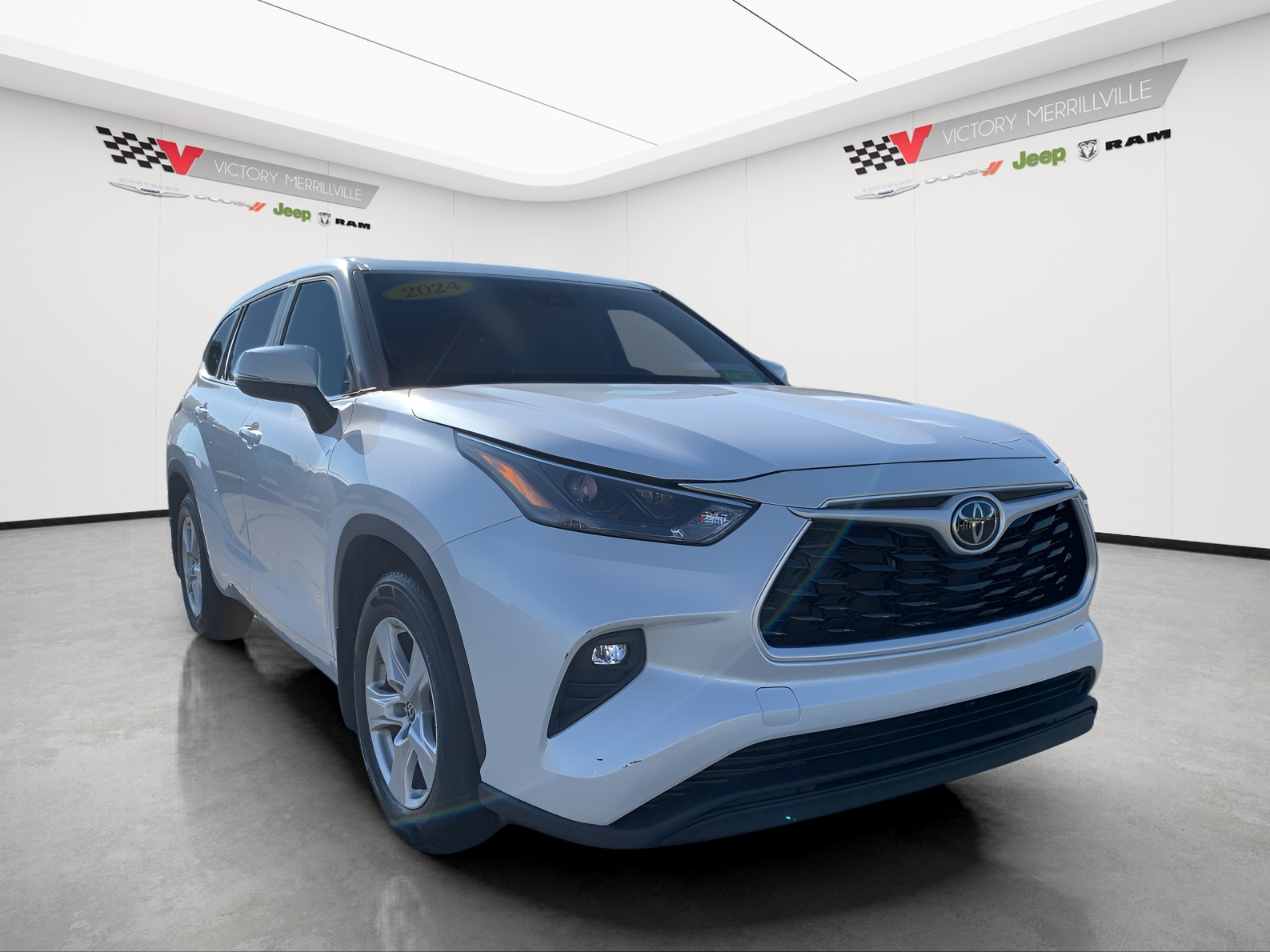 2024 Toyota Highlander LE photo 8