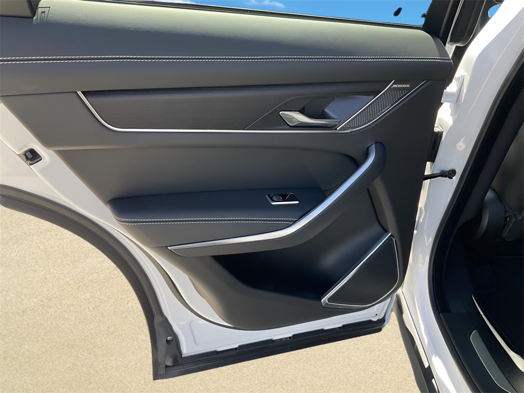 2025 Jaguar F-PACE P250 R-Dynamic S photo 19