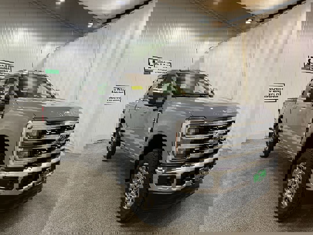 2025 Ford F-350 Lariat photo 3