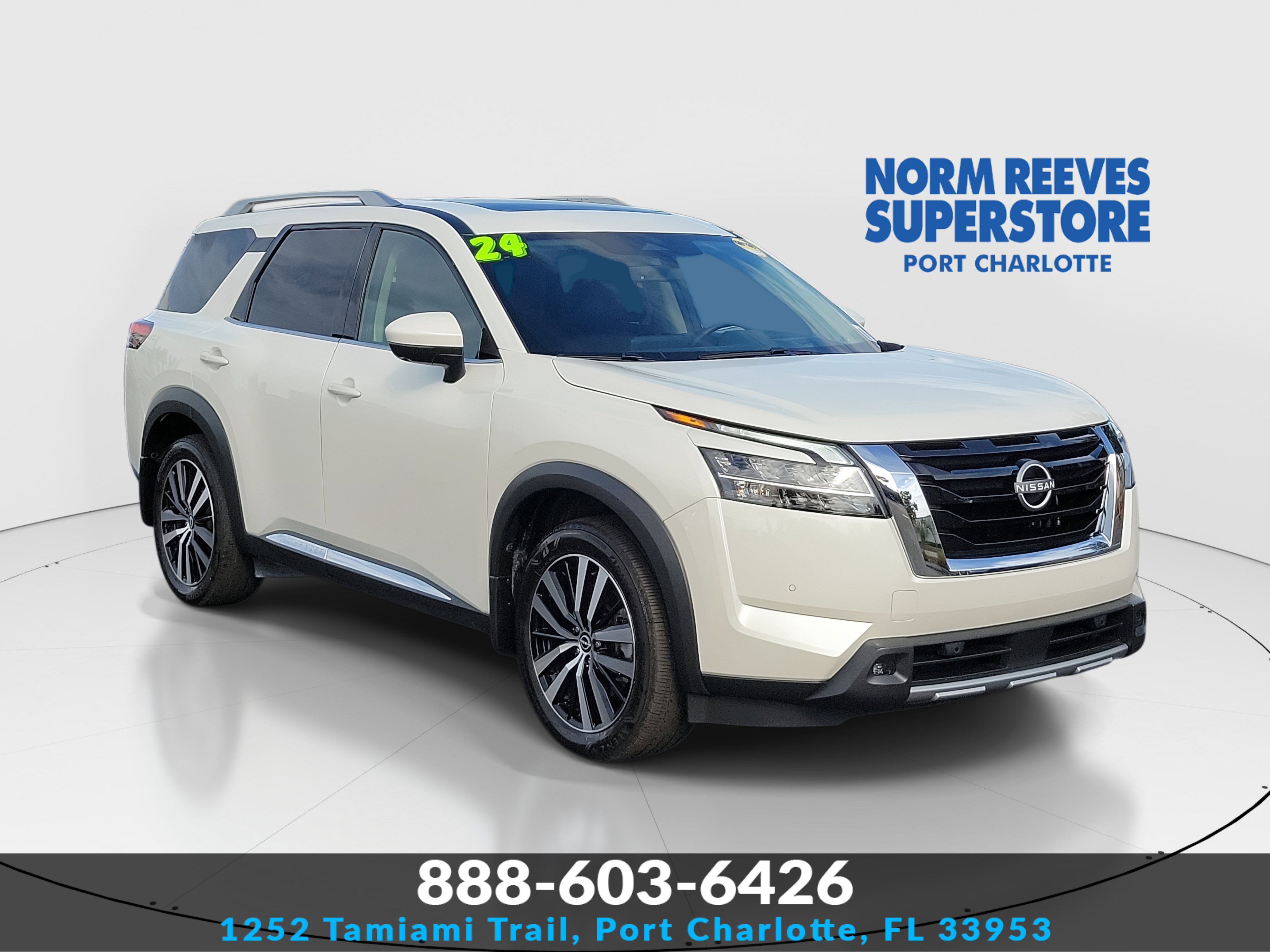 2024 Nissan Pathfinder Platinum's photo