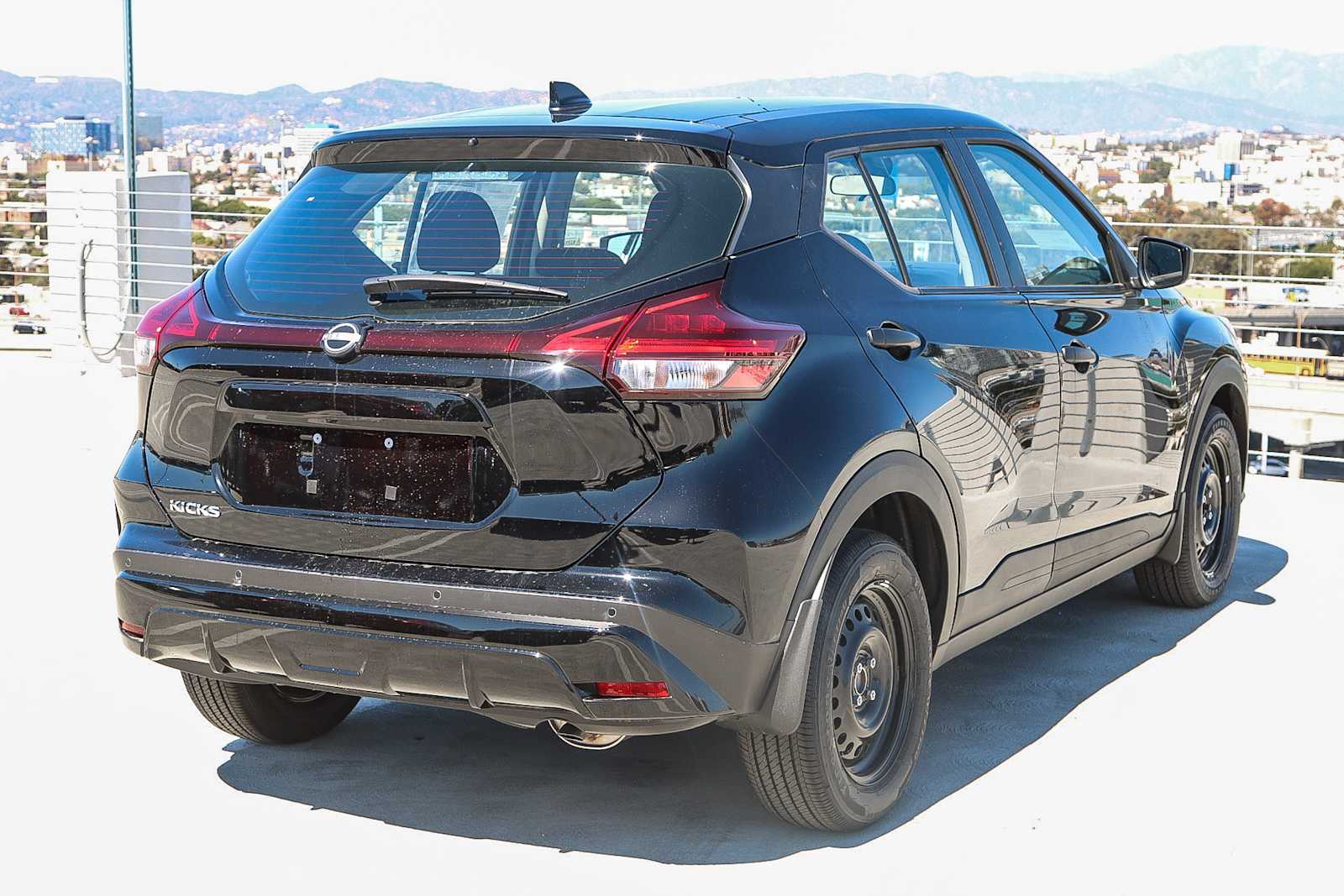 2025 Nissan Kicks Play S photo 6
