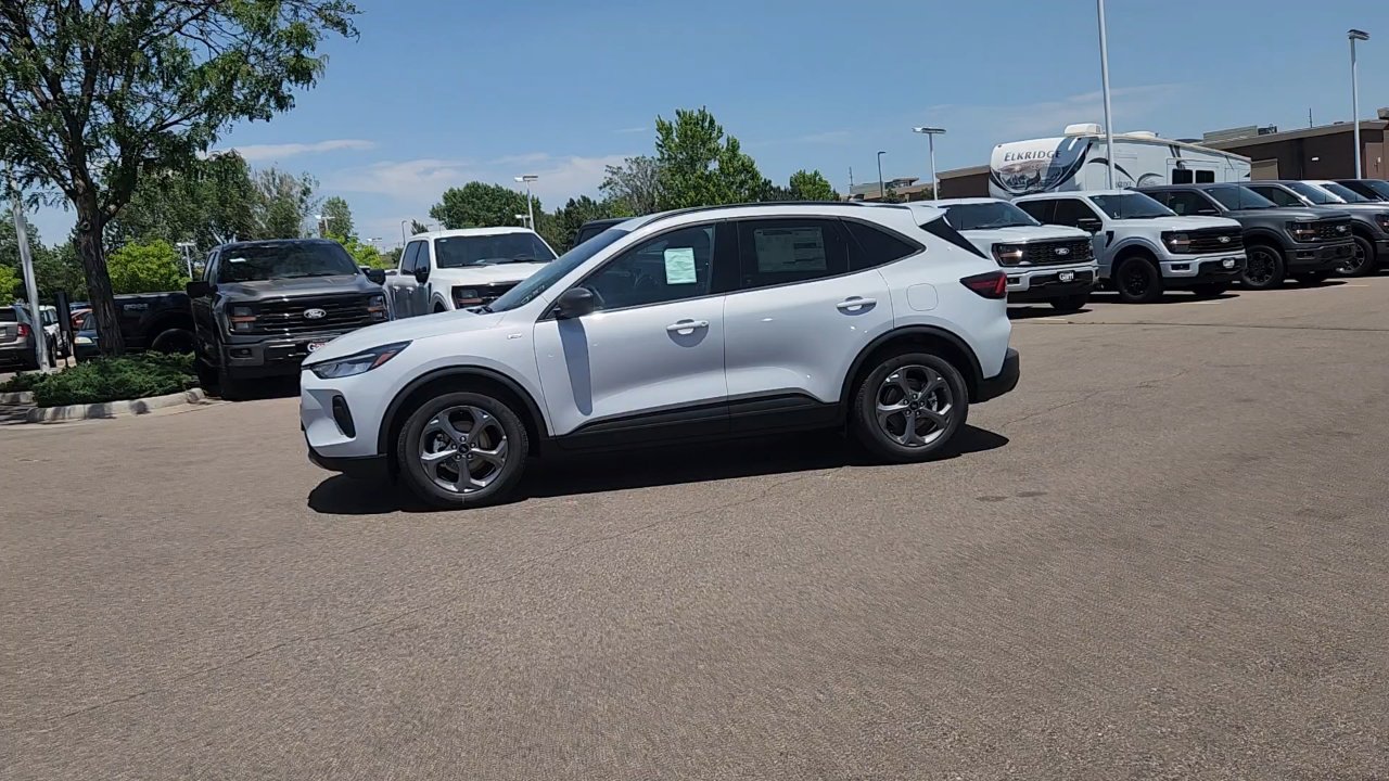 2025 Ford Escape ST-Line photo 3