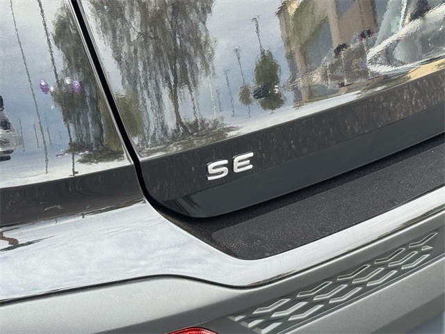 2022 Volkswagen Taos SE photo 3