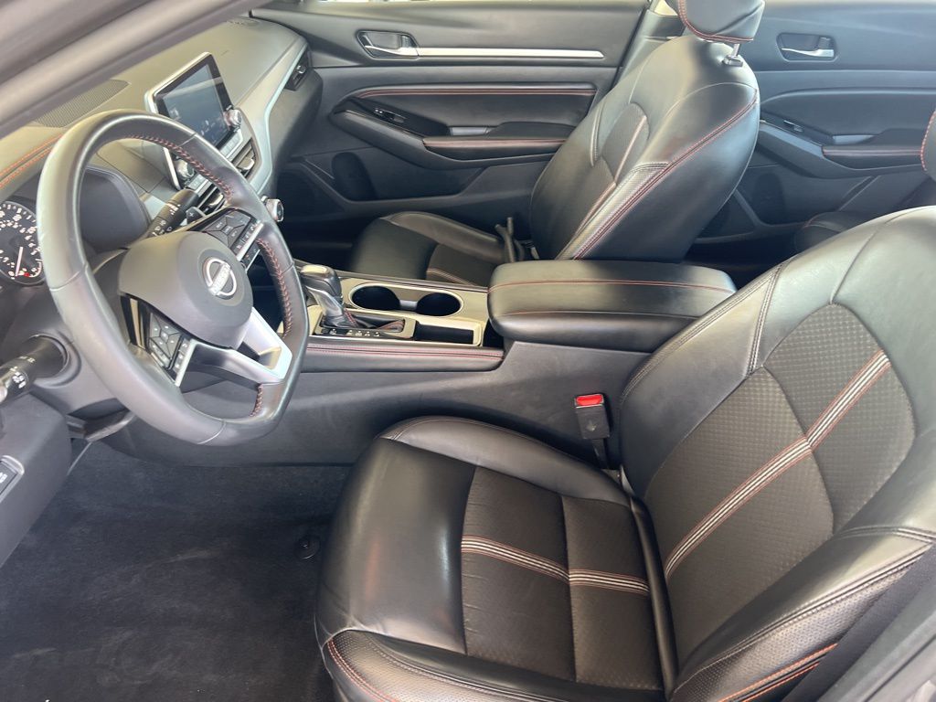 2023 Nissan Altima SR photo 4