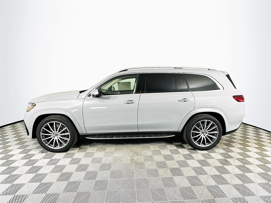 2026 Mercedes Benz GLS 450 4MATIC photo 3