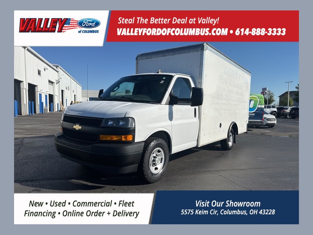 2022 Chevrolet Express Cutaway Base's photo
