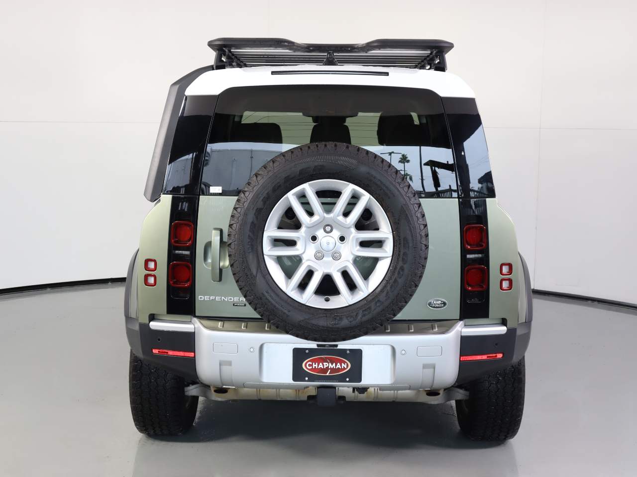 2022 Land Rover Defender 110 SE photo 3