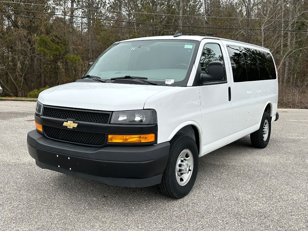 2023 Chevrolet Express Passenger 3500 photo 2
