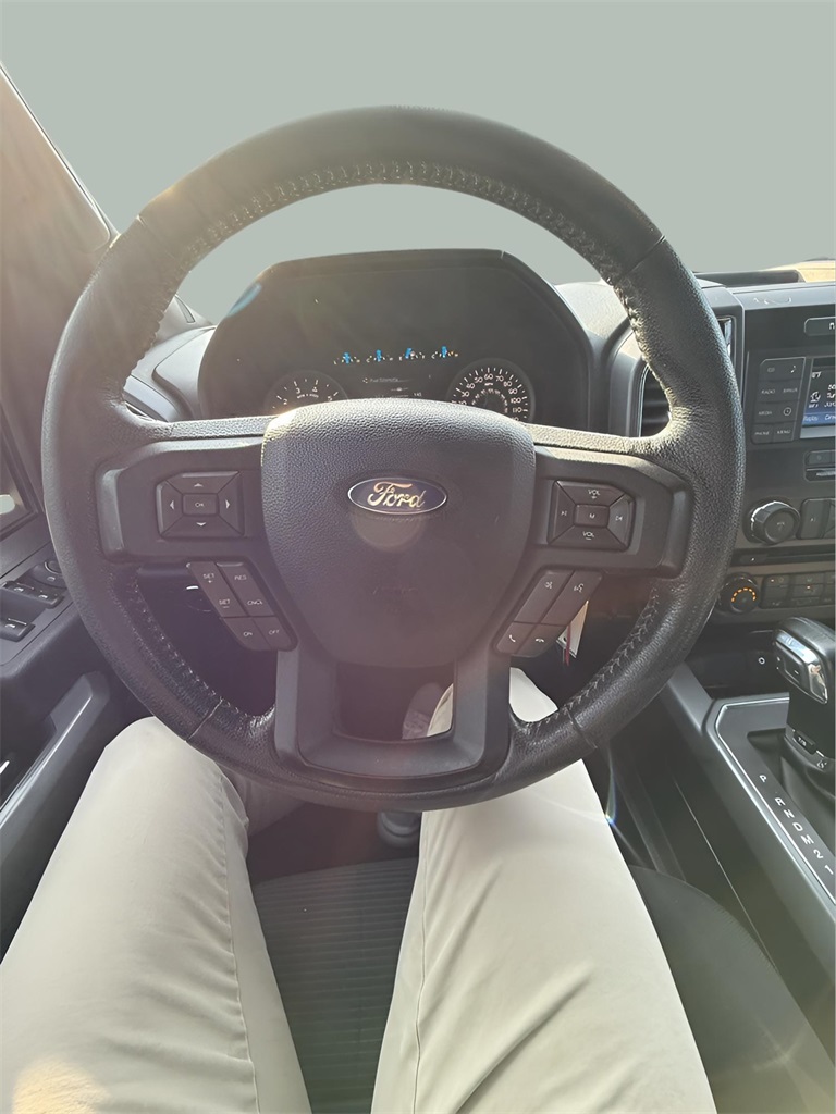 2015 Ford F-150 XLT photo 24