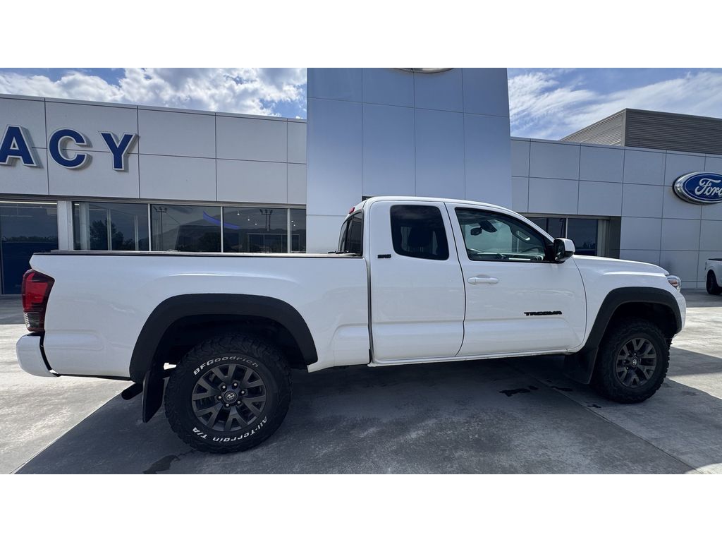 2022 Toyota Tacoma SR5 photo 5