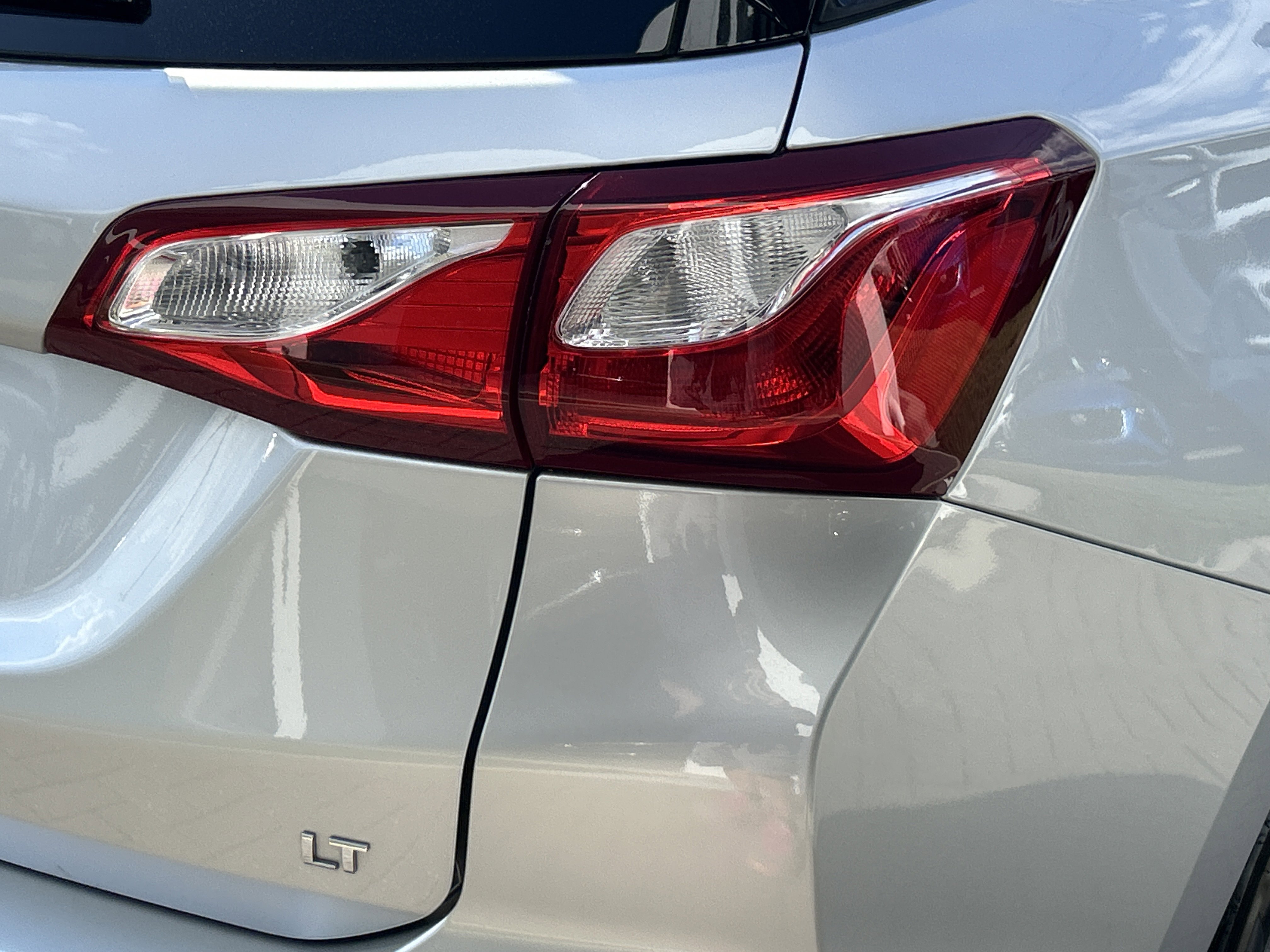 2020 Chevrolet Equinox LT photo 3