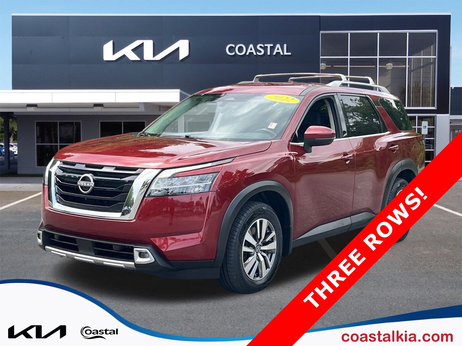 2022 Nissan Pathfinder SL's photo