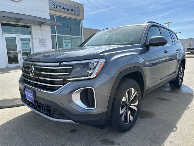 2025 Volkswagen Atlas SE photo 3