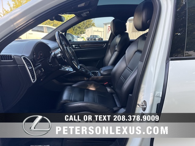 2019 Porsche Cayenne Base photo 24