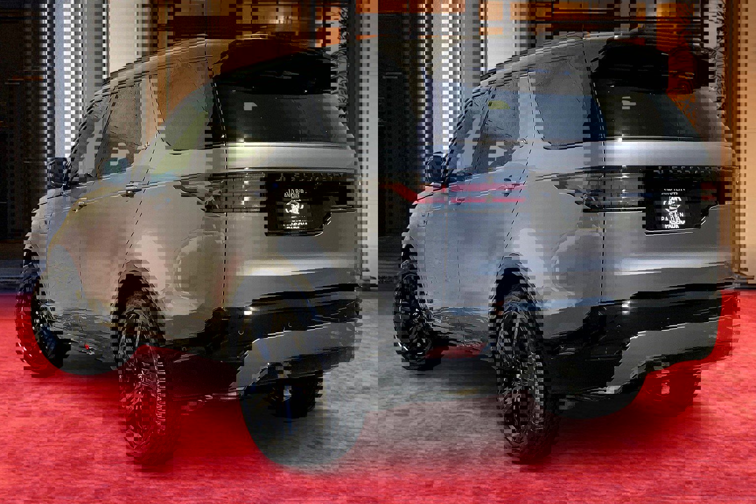 2025 Land Rover Discovery SE photo 2