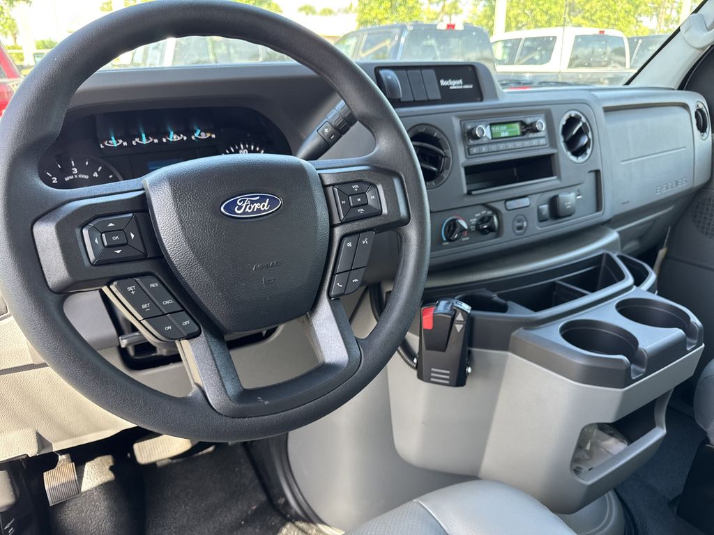 2025 Ford E-450 photo 4