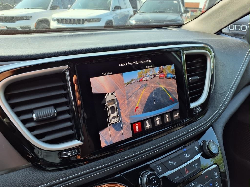 2026 Chrysler Pacifica photo 20